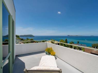 Picturesque on Paku - Tairua Holiday Home
