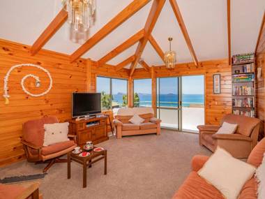 Picturesque on Paku - Tairua Holiday Home