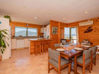 Picturesque on Paku - Tairua Holiday Home