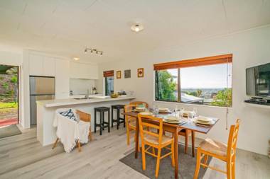 Coastal Hill Retreat - Tairua Holiday Home