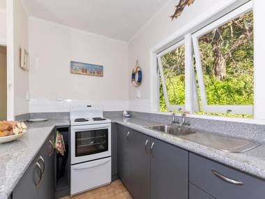 Pencarrow Cottage - Russell Holiday Home