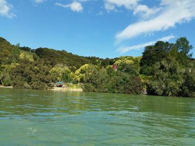 The Plum House Wairoro Park - Russell Holiday Home