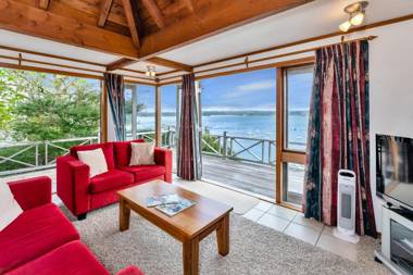 Te Maiki Retreat - Russell Holiday Home