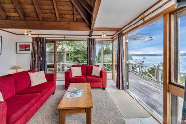 Te Maiki Retreat - Russell Holiday Home