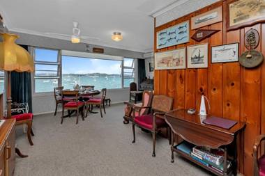 Russell Beachfront Home - Russell Holiday Home