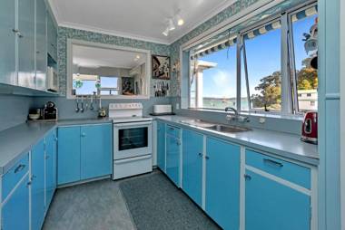 Russell Beachfront Home - Russell Holiday Home