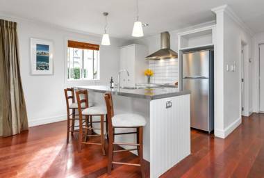 Russell Cottages - Russell Holiday Home