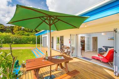 Calypso Cottage with Wifi - Raglan Holiday Home