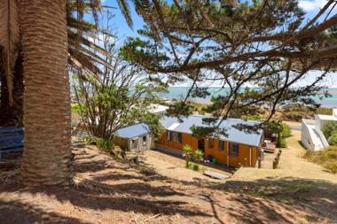 The Big Round Window - Raglan Holiday Home