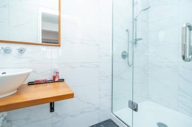 Apartment on Robert Rd