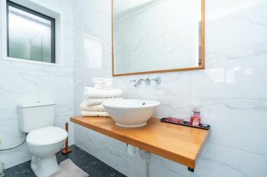 Apartment on Robert Rd