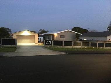 47 Hooper Ave Pukekohe sleeps 13