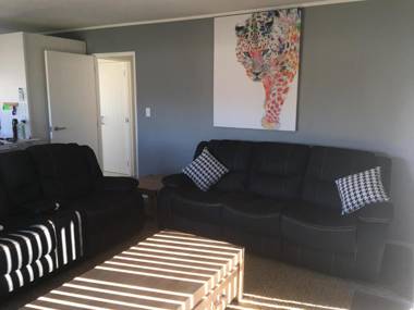 47 Hooper Ave Pukekohe sleeps 13
