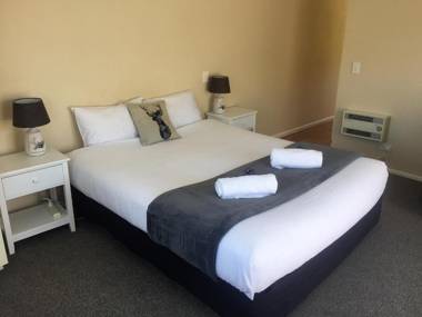 Fairway Motel & Apartments