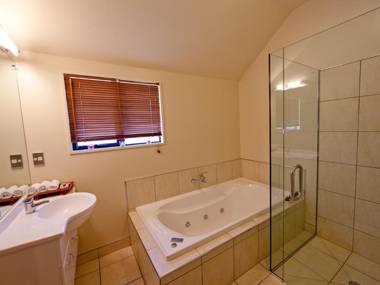 Alpine Peaks Apartment