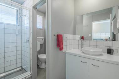 Manuka Crescent Motel