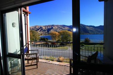 The Moorings Motel and Apartments