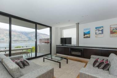 Lakeshore Springs Apartments