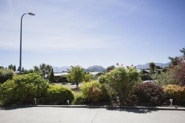 Apollo Lodge and Apartment