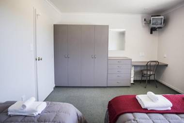 Apollo Lodge and Apartment