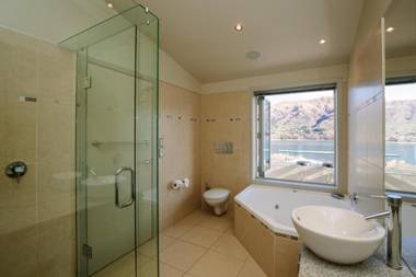 Lakeview Heights Luxury Apartment 2