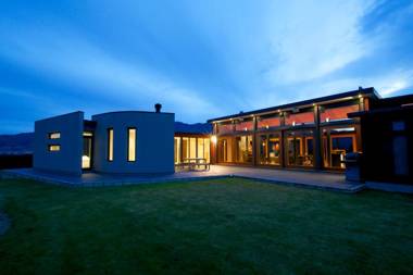 Mount Gold Retreat - Sleeps 8 - Spa Pool - Tennis Court