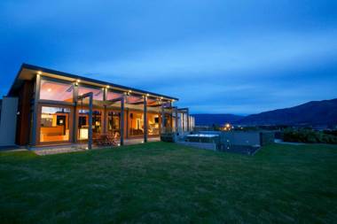 Mount Gold Retreat - Sleeps 8 - Spa Pool - Tennis Court