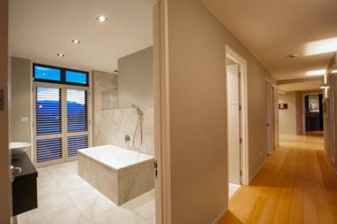 Mount Gold Retreat - Sleeps 8 - Spa Pool - Tennis Court