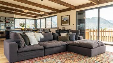Farrant Drive - Sleeps 8 - Lake & mountain views - Modern & Stylish