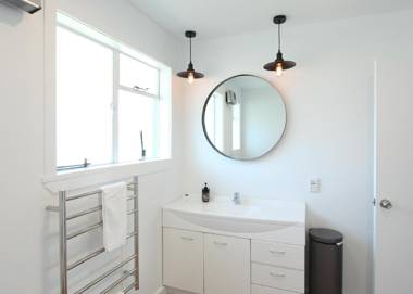 1- DELIGHTFULLY FRESH PRIVATE HOME CLOSE TO TOWN