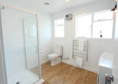 1- DELIGHTFULLY FRESH PRIVATE HOME CLOSE TO TOWN