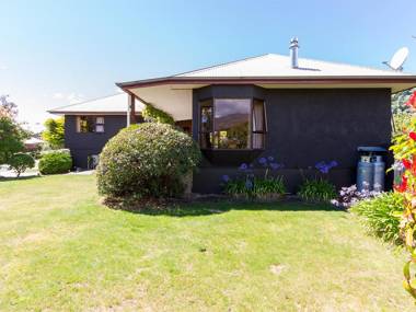 Relax at Wanaka - Wanaka Holiday Home With Wifi