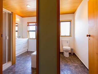 Relax at Wanaka - Wanaka Holiday Home With Wifi