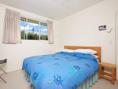 Lakeside Serenity - Wanaka Holiday Home