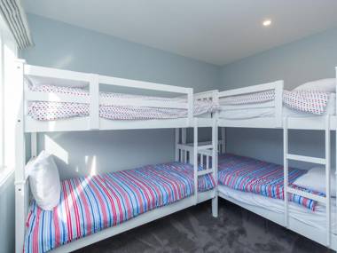 Kirimoko Retreat - Wanaka Holiday Home