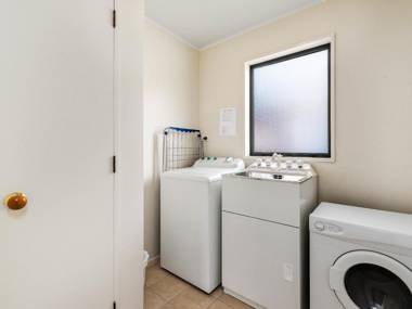 Downtown Wanaka - Wanaka Holiday Home