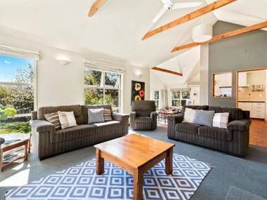 Charming on Cherry - Wanaka Holiday Home