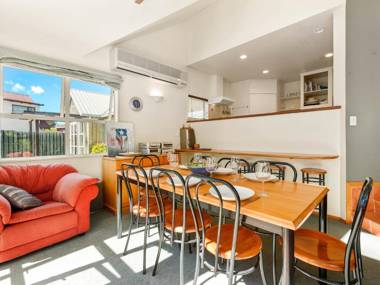 Charming on Cherry - Wanaka Holiday Home