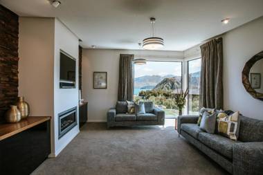 Mt Gold Haven - Sleeps 8 - Lake & Mountain Views