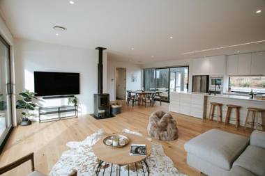 Obelisk - Sleeps 8 - Modern & Stylish