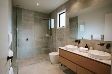 Obelisk - Sleeps 8 - Modern & Stylish