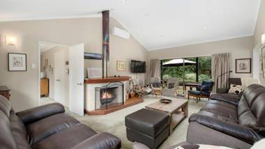 Beacon Point Paradise - Wanaka Holiday Home