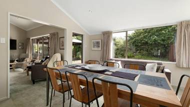 Beacon Point Paradise - Wanaka Holiday Home