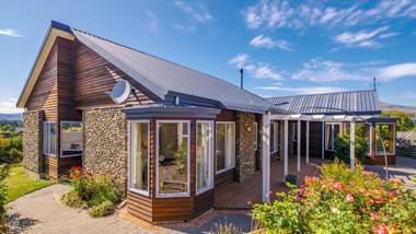 Hillview Haven - Wanaka Holiday Home