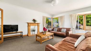 Hillview Haven - Wanaka Holiday Home