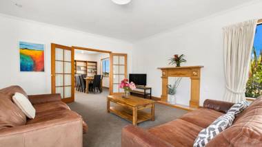 Hillview Haven - Wanaka Holiday Home