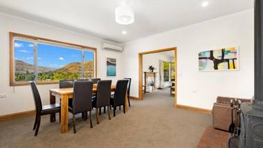 Hillview Haven - Wanaka Holiday Home