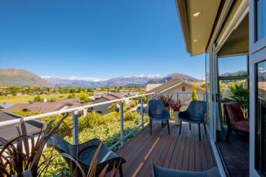 Kings View - Wanaka Holiday Home