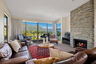 Kings View - Wanaka Holiday Home