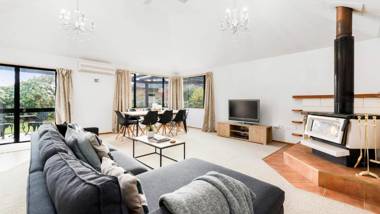 Cherry Lodge - Wanaka Holiday Home